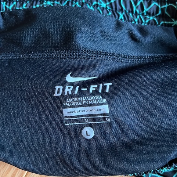 Nike running shorts - Picture 3 of 3